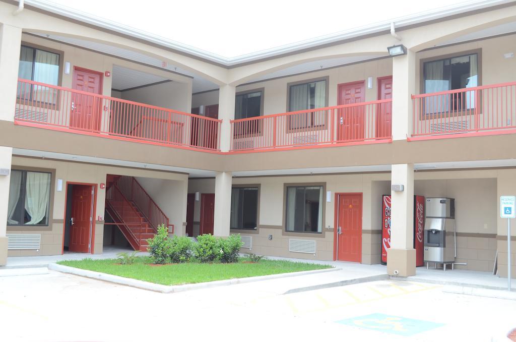 Palace Inn Sam Houston Race Park Buitenkant foto